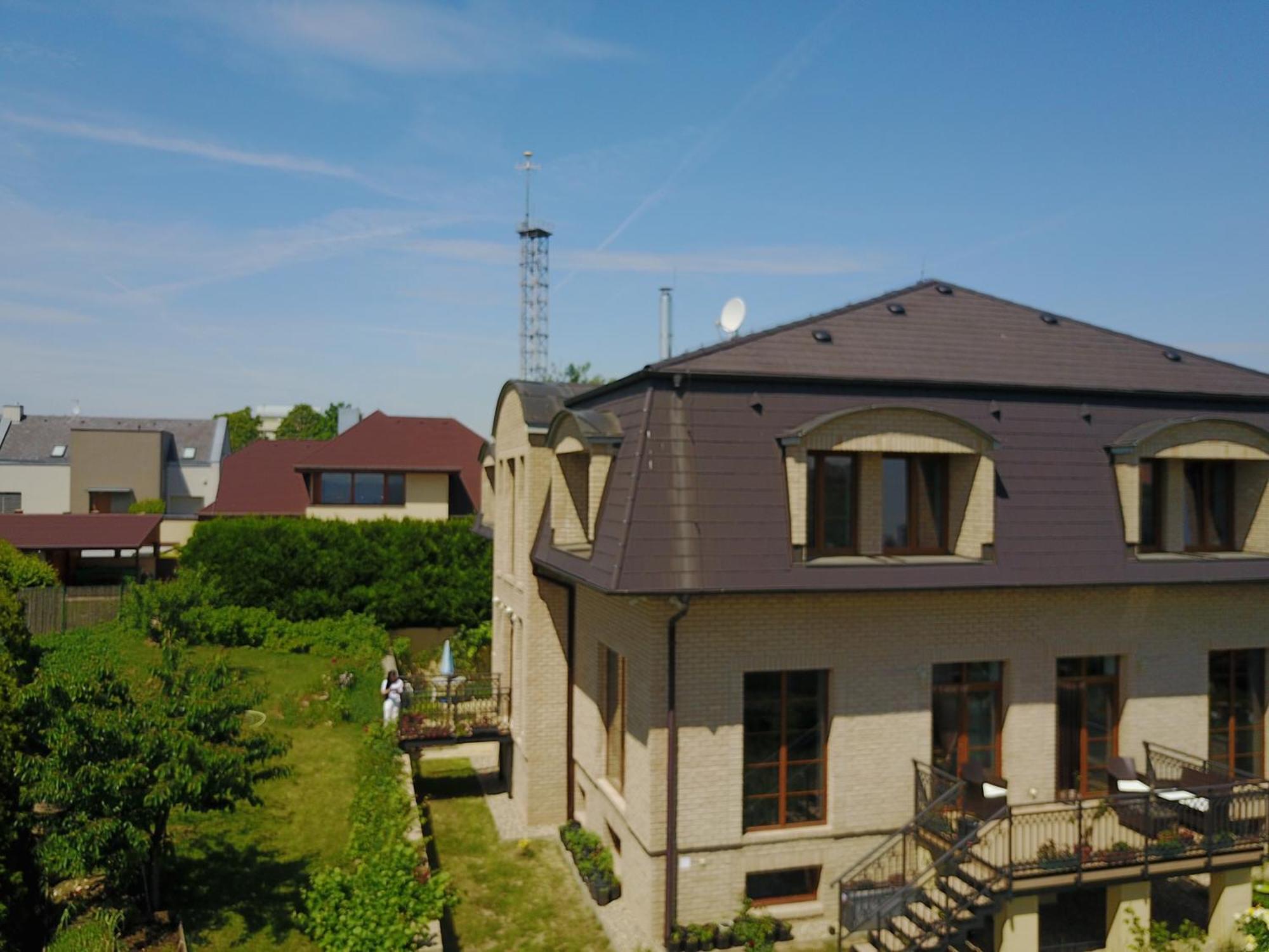 Villa Homestay Nad Helmrovkou Прага Екстериор снимка